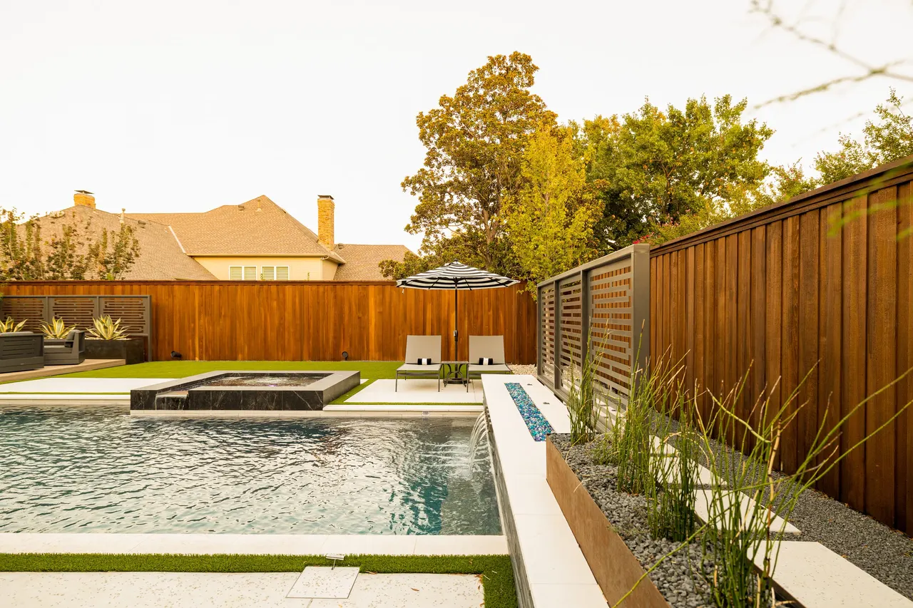 De Grey Lane — custom pool in Plano, TX by Verde Outdoors (photo 8)