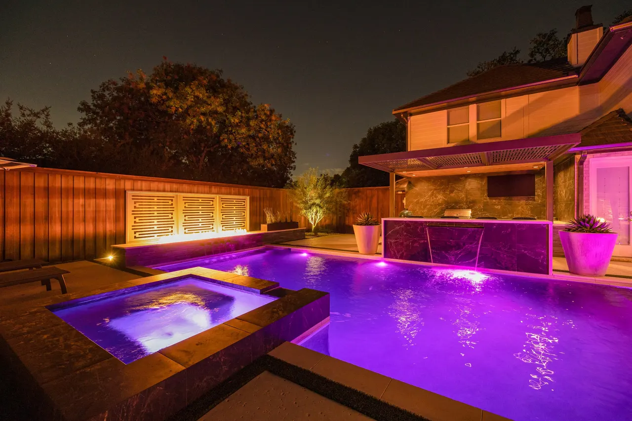 De Grey Lane — custom pool in Plano, TX by Verde Outdoors (photo 14)
