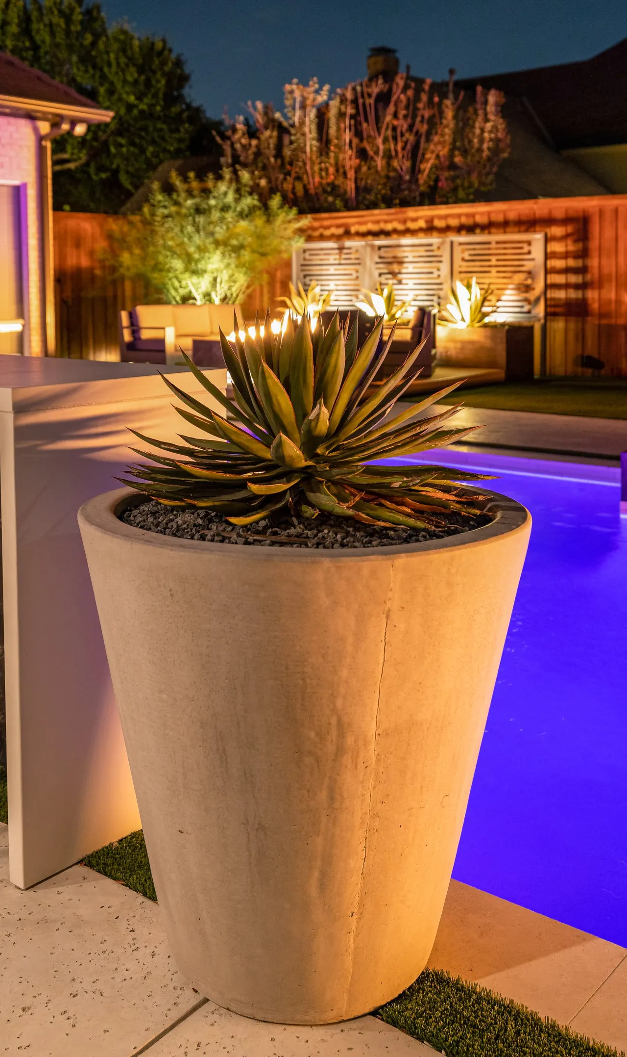 De Grey Lane — custom pool in Plano, TX by Verde Outdoors (photo 17)