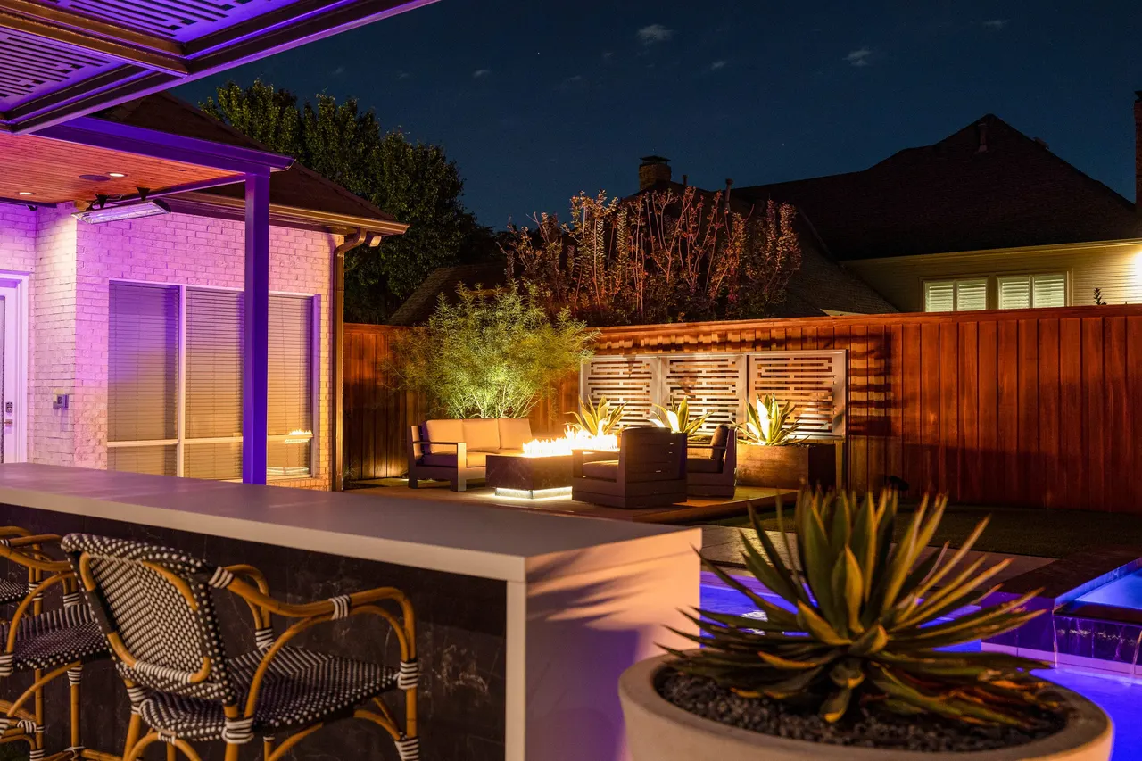 De Grey Lane — custom pool in Plano, TX by Verde Outdoors (photo 19)