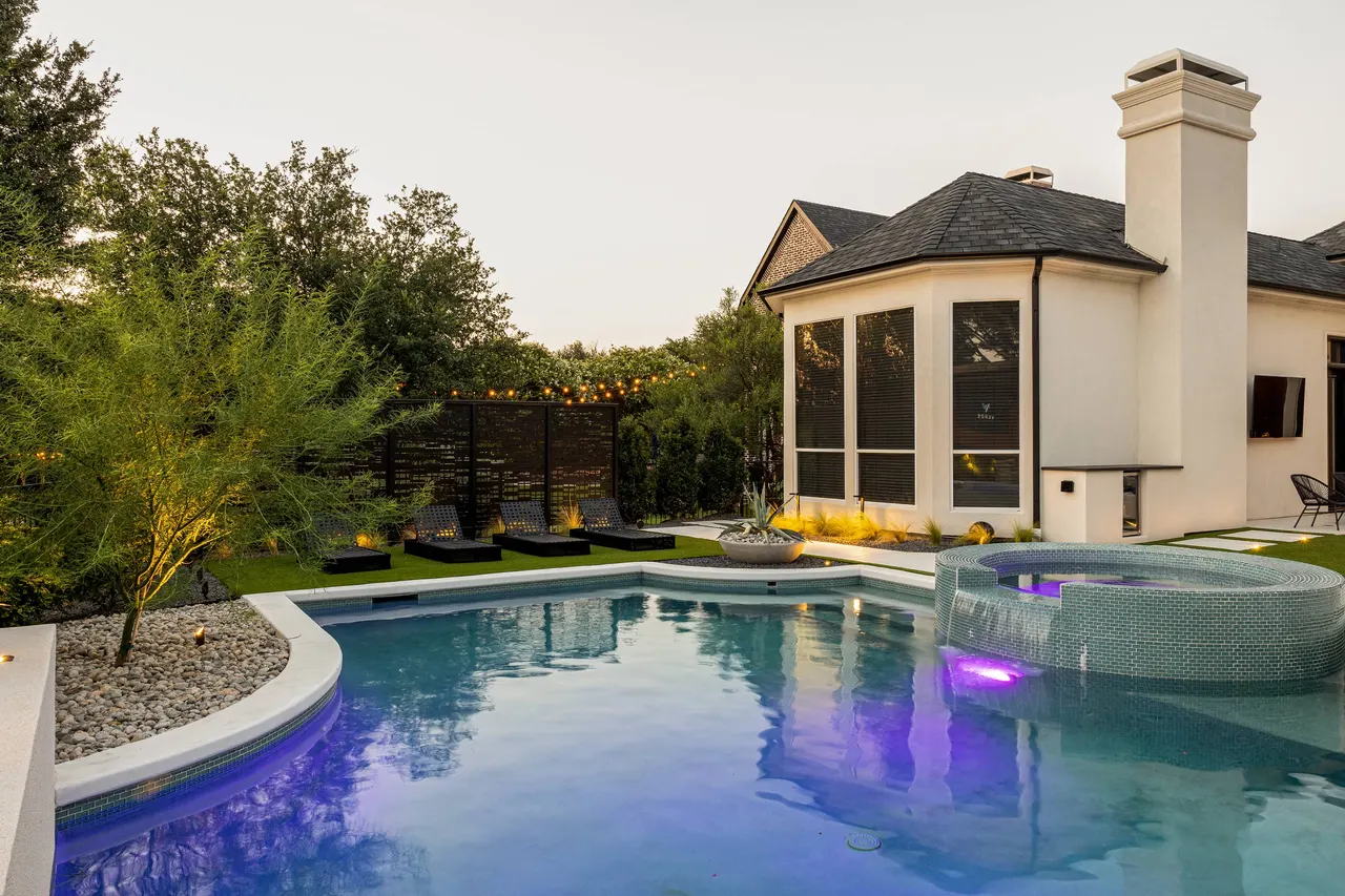 Jordan Way — custom pool in Frisco, TX by Verde Outdoors (photo 8)