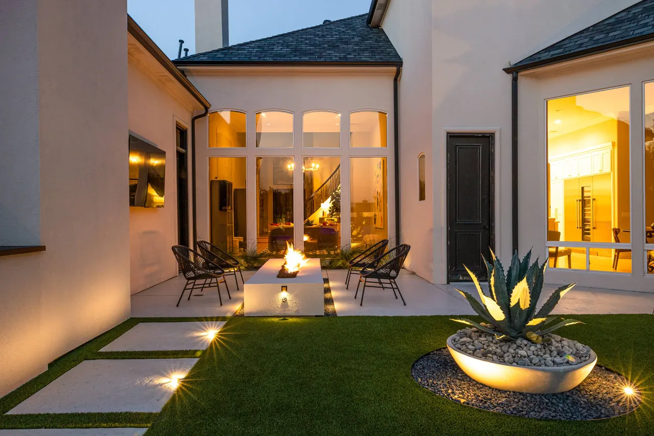 Jordan Way — custom pool in Frisco, TX by Verde Outdoors (photo 10)