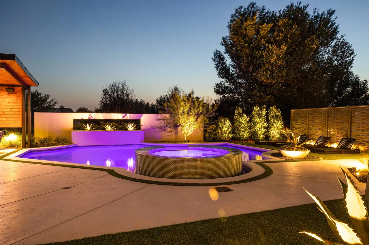 Jordan Way — custom pool in Frisco, TX by Verde Outdoors (photo 13)