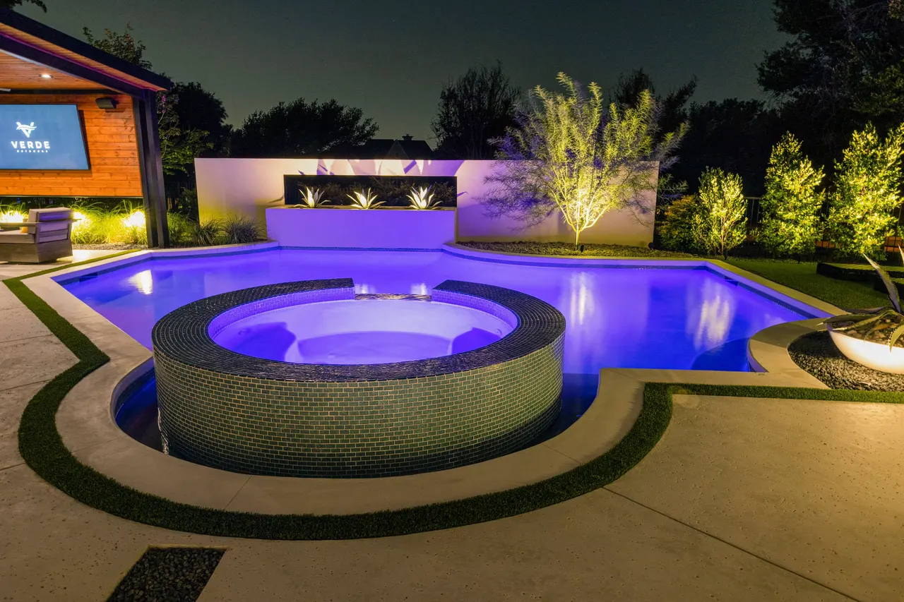 Jordan Way — custom pool in Frisco, TX by Verde Outdoors (photo 14)