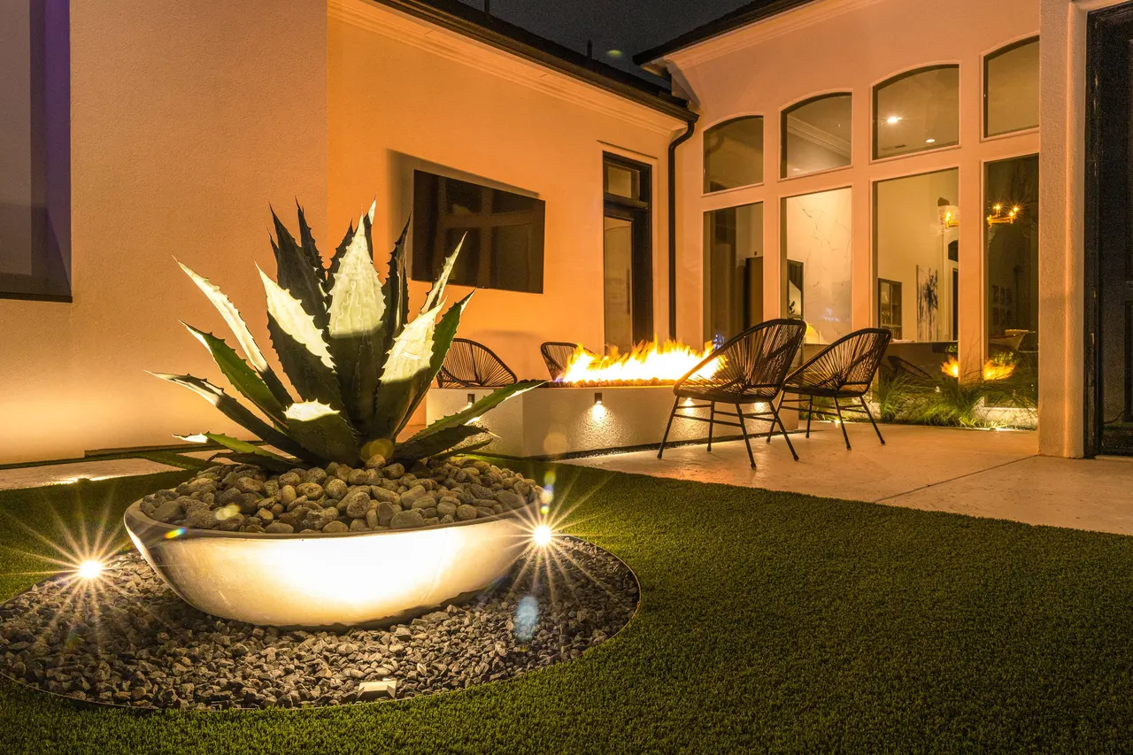 Jordan Way — custom pool in Frisco, TX by Verde Outdoors (photo 15)