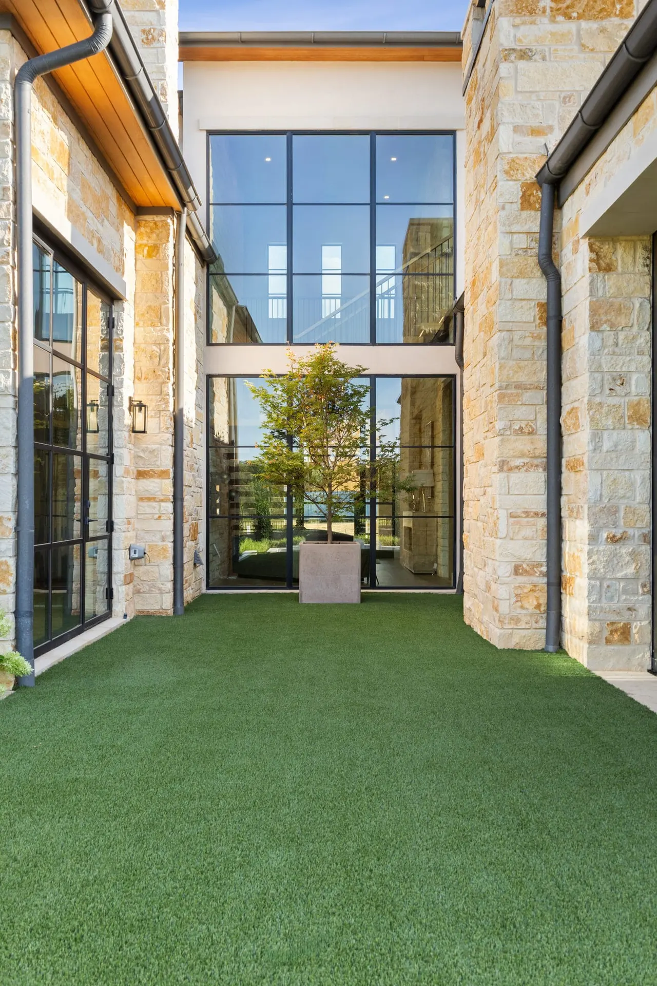 Magnolia — custom pool in Westlake, TX by Verde Outdoors (photo 11)