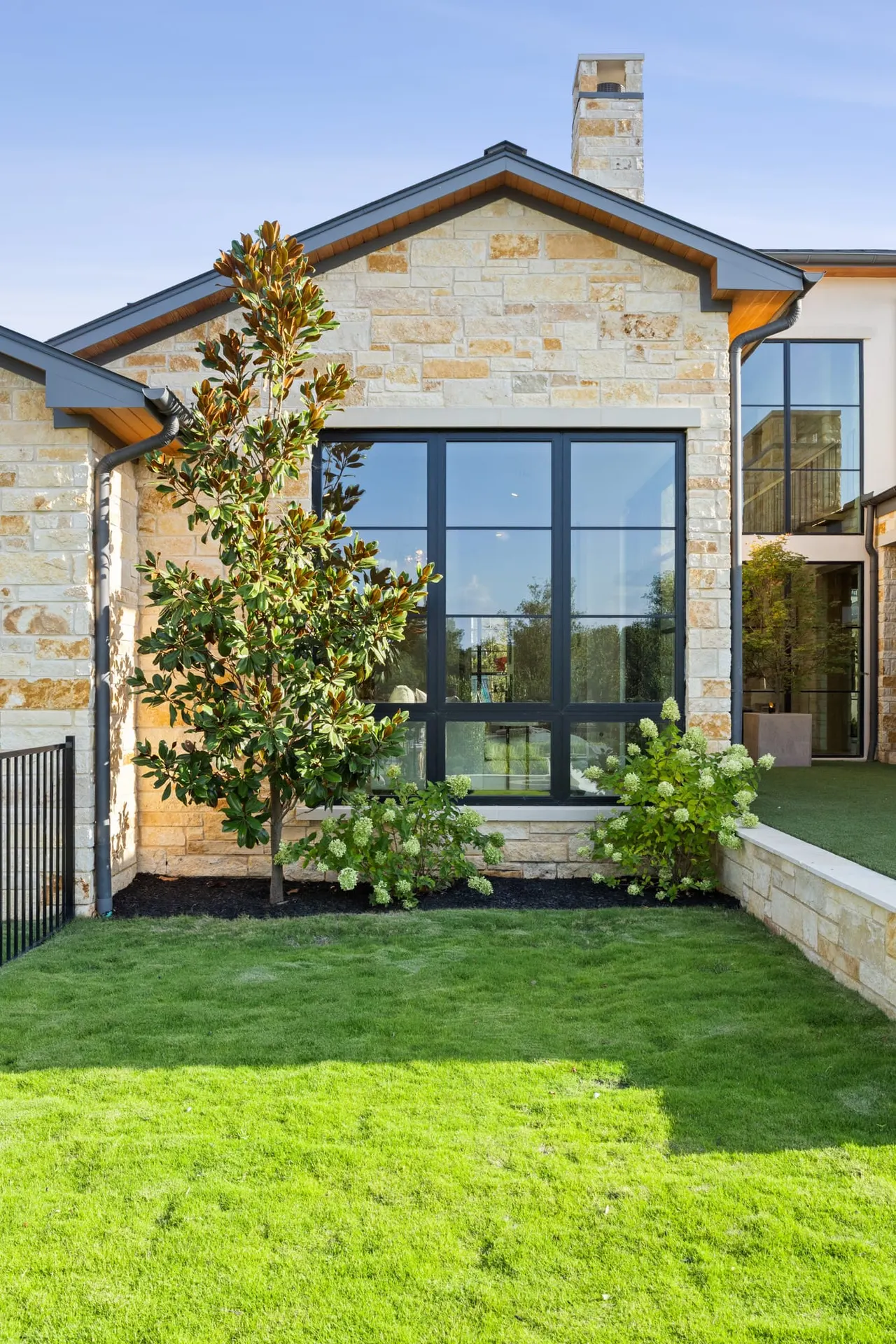 Magnolia — custom pool in Westlake, TX by Verde Outdoors (photo 12)