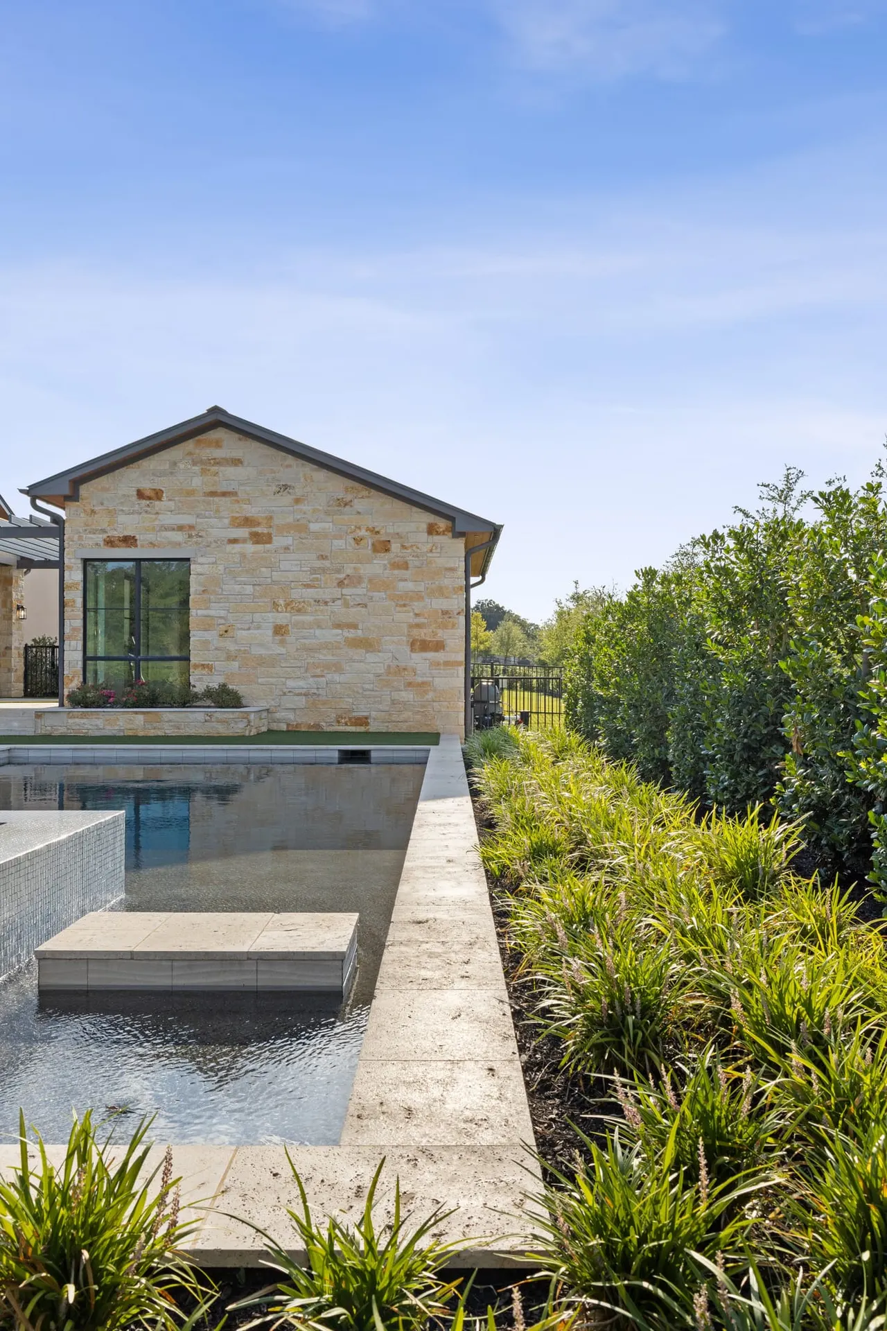 Magnolia — custom pool in Westlake, TX by Verde Outdoors (photo 14)