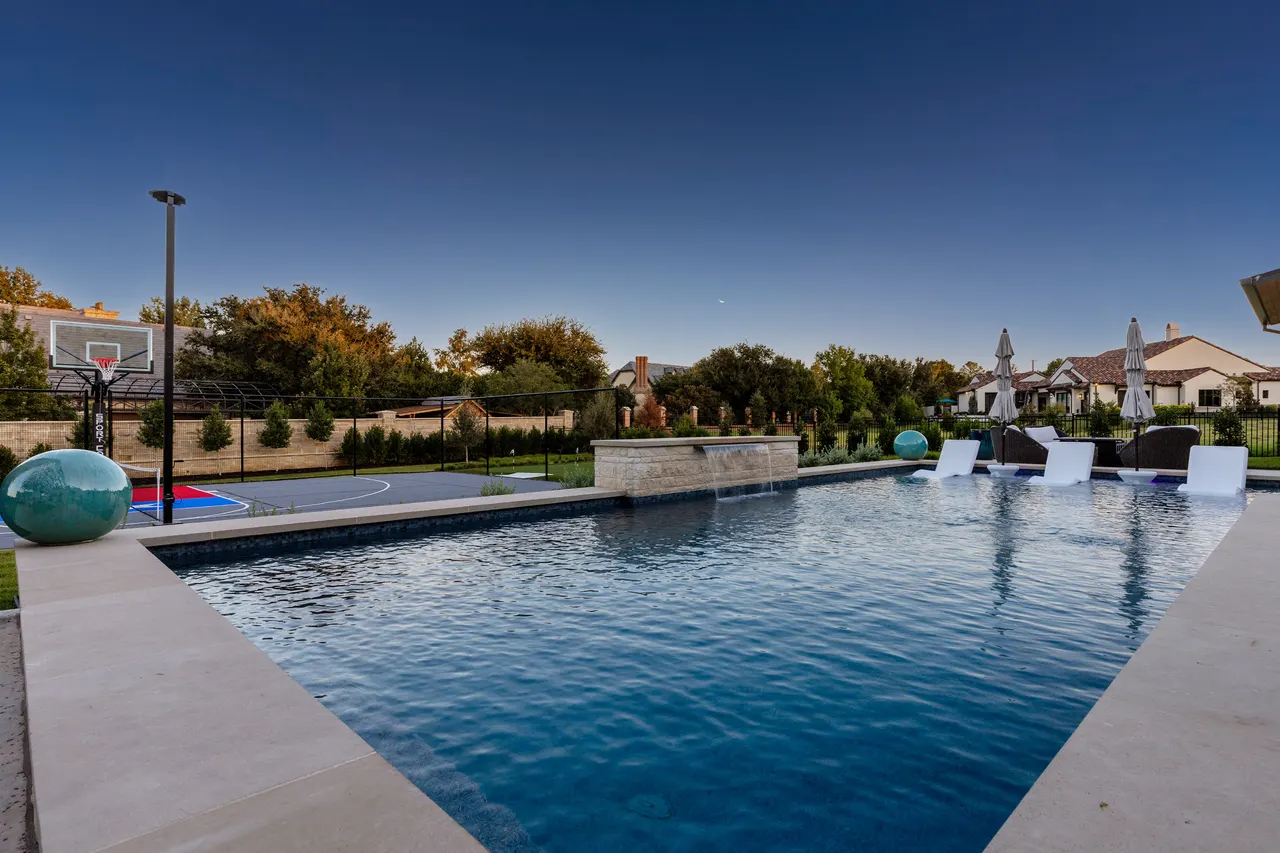 Oak Alley — Sports Retreat — custom pool in Colleyville, TX by Verde Outdoors (photo 3)