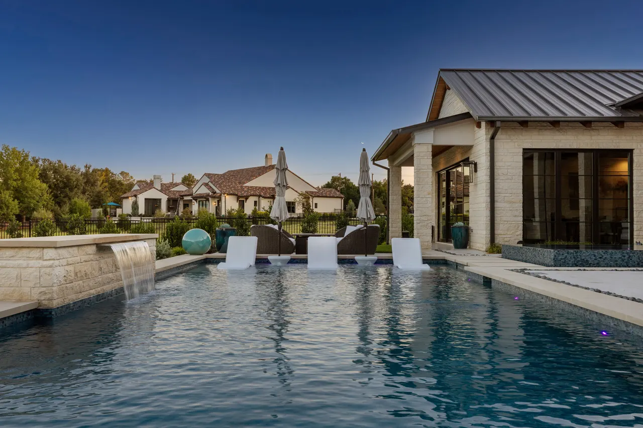 Oak Alley — Sports Retreat — custom pool in Colleyville, TX by Verde Outdoors (photo 5)