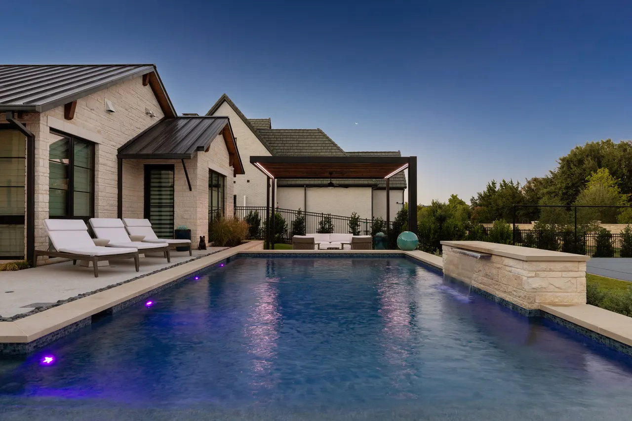 Oak Alley — Sports Retreat — custom pool in Colleyville, TX by Verde Outdoors (photo 6)