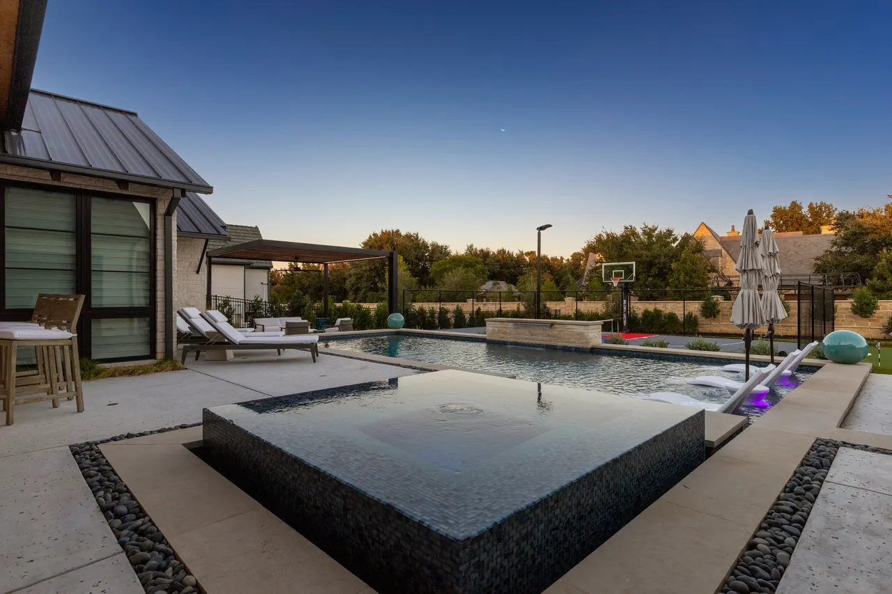 Oak Alley — Sports Retreat — custom pool in Colleyville, TX by Verde Outdoors (photo 8)