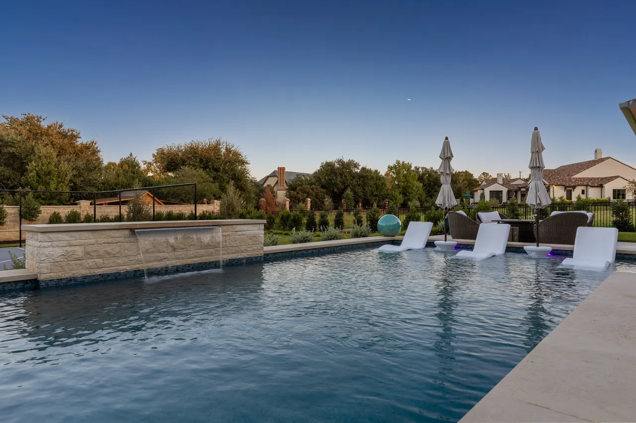 Oak Alley — Sports Retreat — custom pool in Colleyville, TX by Verde Outdoors (photo 9)