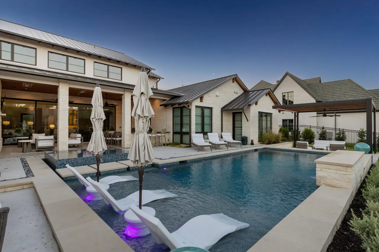 Oak Alley — Sports Retreat — custom pool in Colleyville, TX by Verde Outdoors (photo 14)