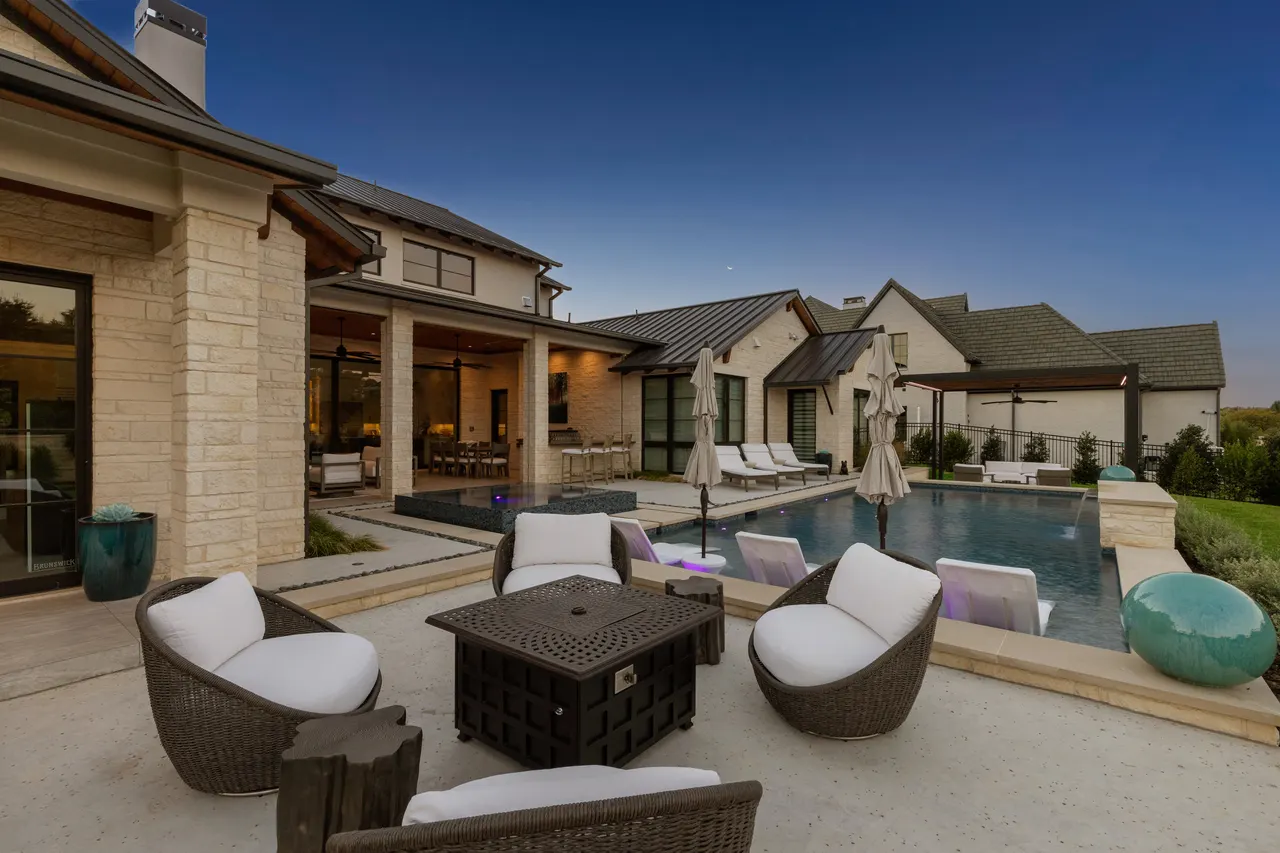 Oak Alley — Sports Retreat — custom pool in Colleyville, TX by Verde Outdoors (photo 17)