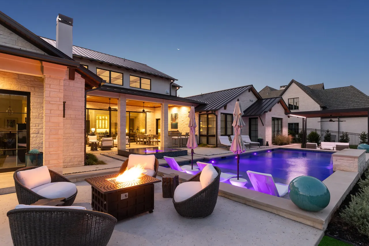 Oak Alley — Sports Retreat — custom pool in Colleyville, TX by Verde Outdoors (photo 21)