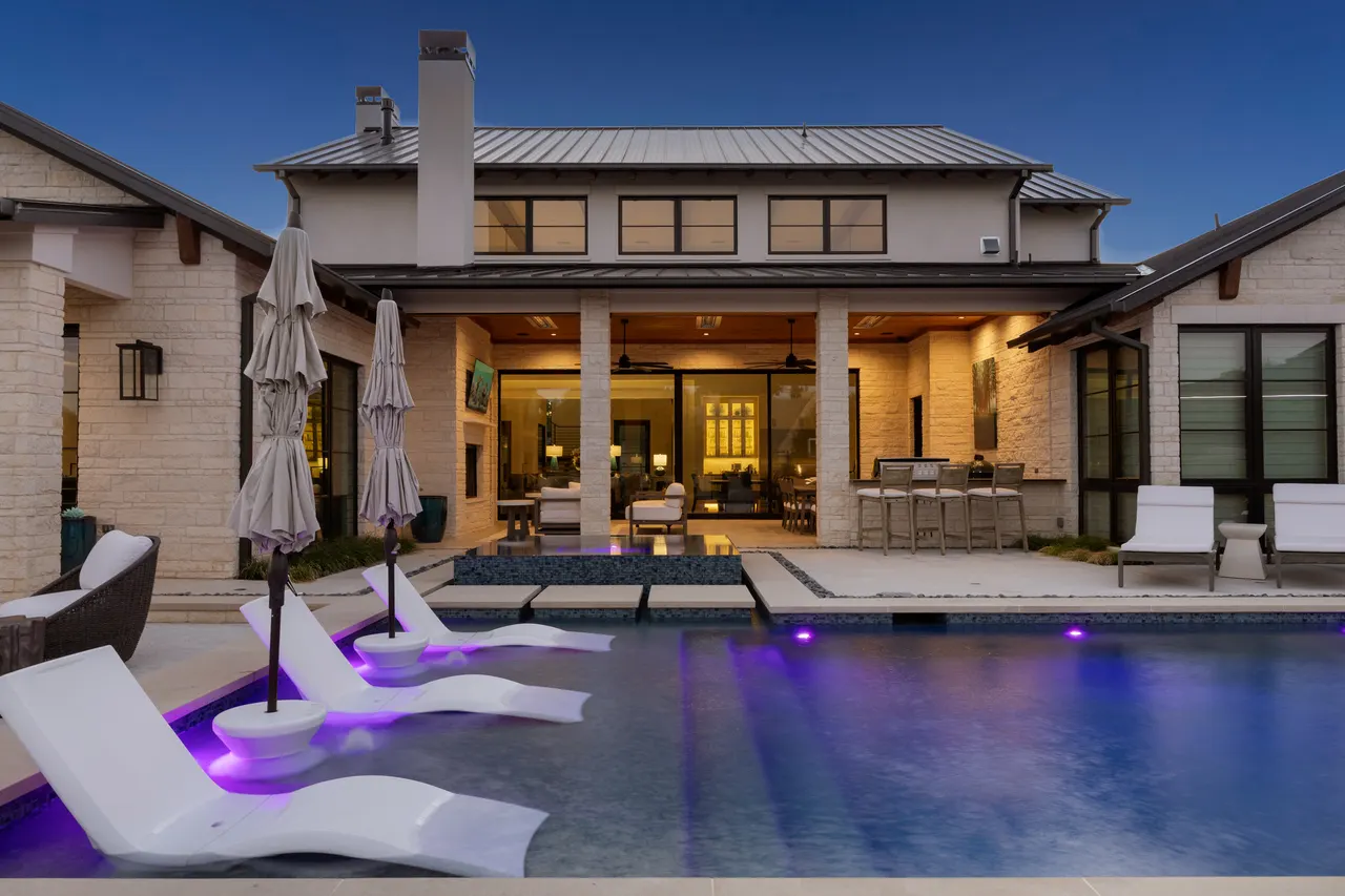 Oak Alley — Sports Retreat — custom pool in Colleyville, TX by Verde Outdoors (photo 22)