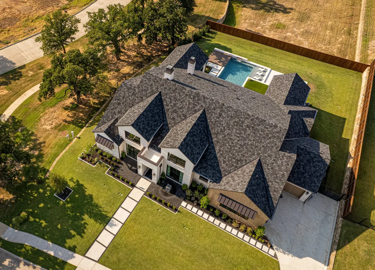 Oakbrook Hills Model — custom pool in Keller, TX by Verde Outdoors (photo 2)