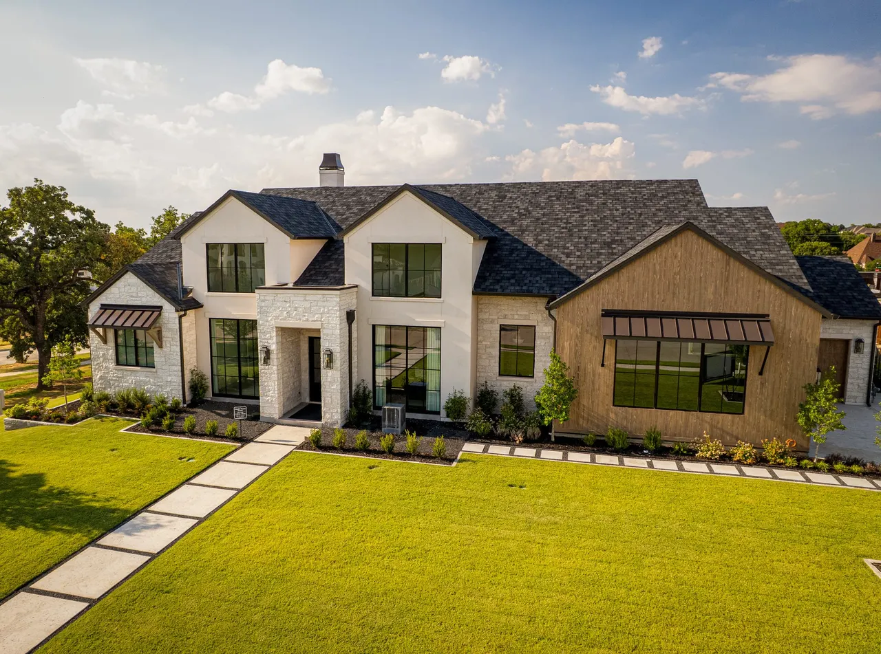 Oakbrook Hills Model — custom pool in Keller, TX by Verde Outdoors (photo 3)