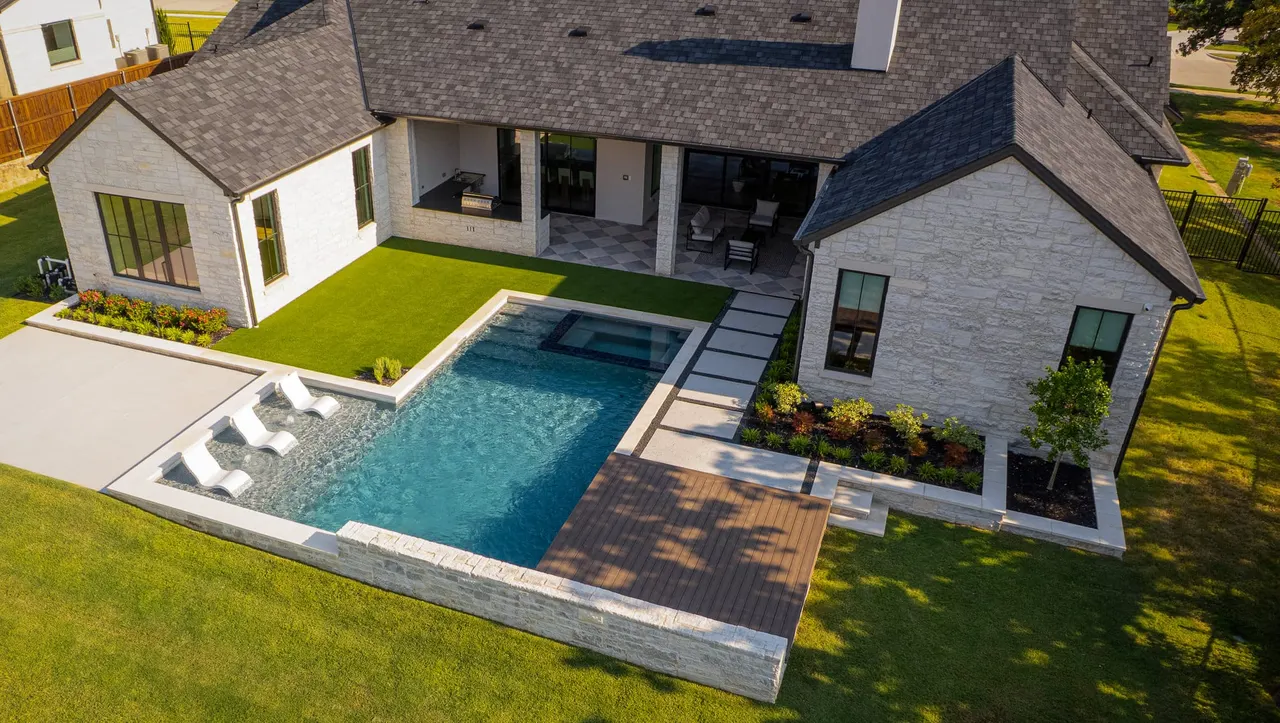 Oakbrook Hills Model — custom pool in Keller, TX by Verde Outdoors (photo 4)