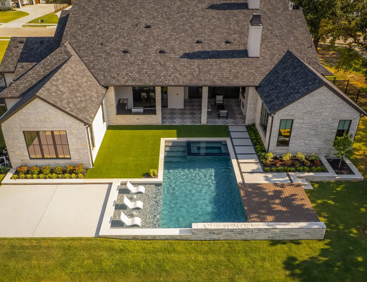 Oakbrook Hills Model — custom pool in Keller, TX by Verde Outdoors (photo 5)