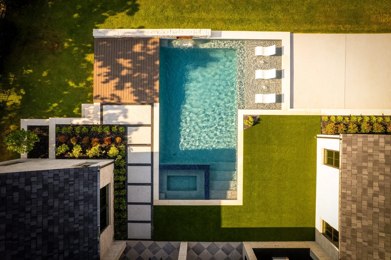 Oakbrook Hills Model — custom pool in Keller, TX by Verde Outdoors (photo 6)