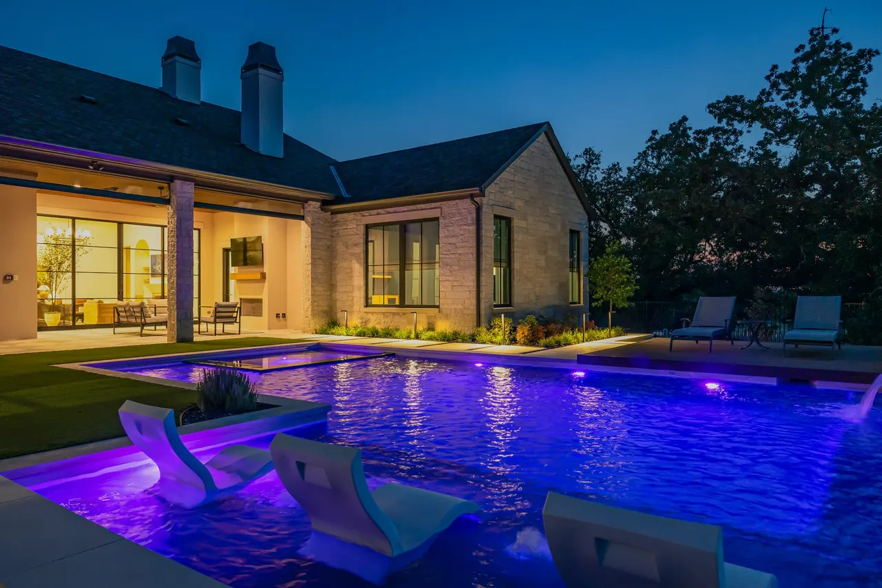 Oakbrook Hills Model — custom pool in Keller, TX by Verde Outdoors (photo 11)