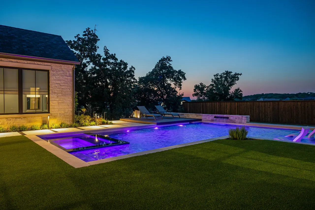 Oakbrook Hills Model — custom pool in Keller, TX by Verde Outdoors (photo 12)