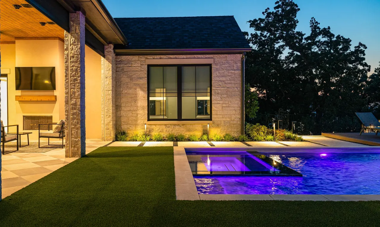 Oakbrook Hills Model — custom pool in Keller, TX by Verde Outdoors (photo 13)