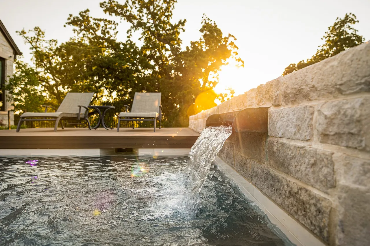 Oakbrook Hills Model — custom pool in Keller, TX by Verde Outdoors (photo 15)