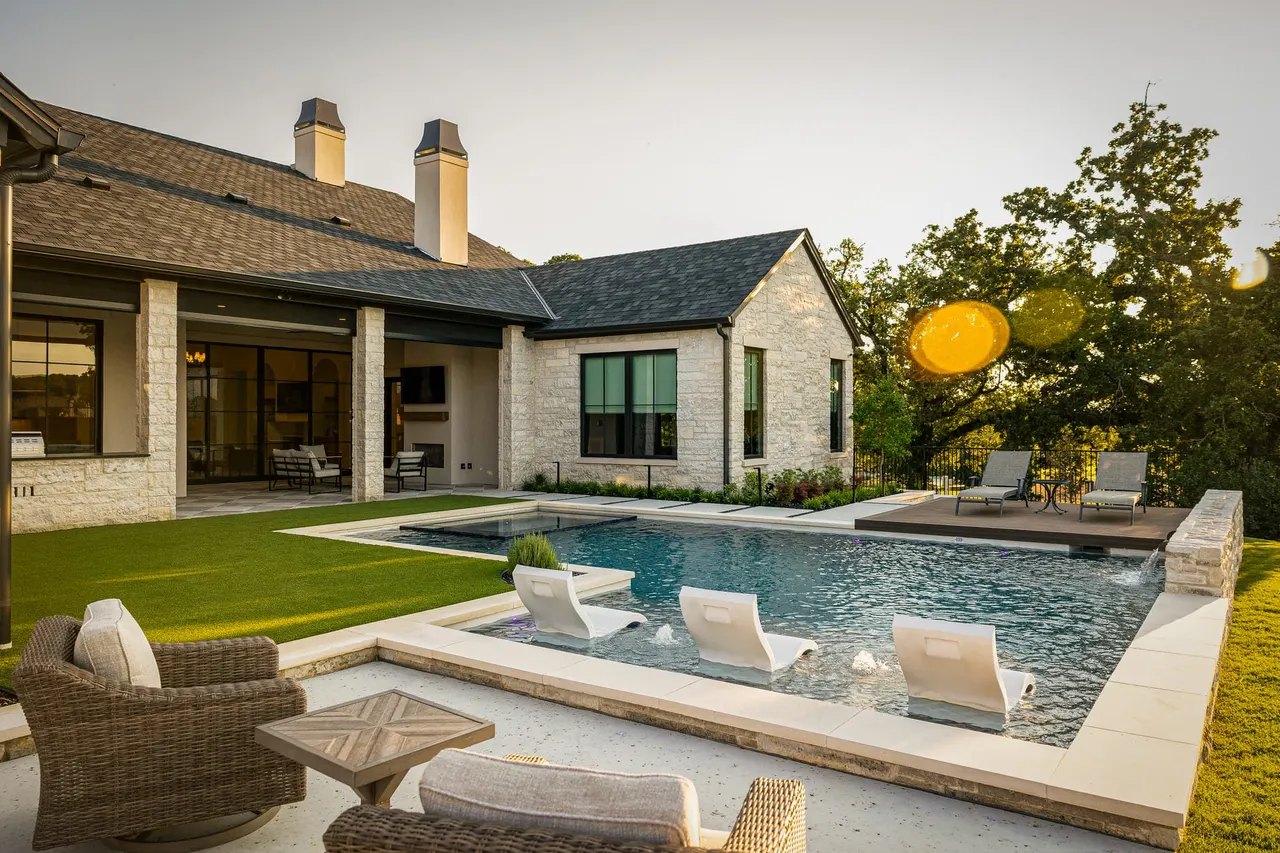 Oakbrook Hills Model — custom pool in Keller, TX by Verde Outdoors (photo 16)