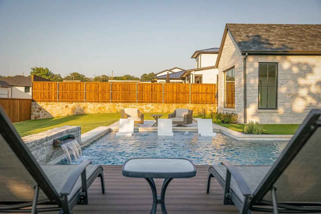 Oakbrook Hills Model — custom pool in Keller, TX by Verde Outdoors (photo 19)