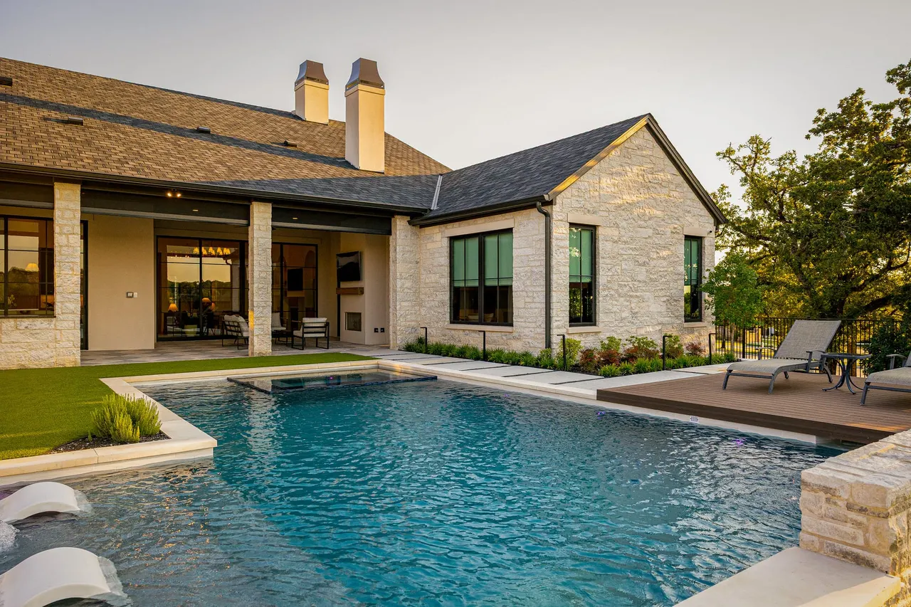 Oakbrook Hills Model — custom pool in Keller, TX by Verde Outdoors (photo 20)