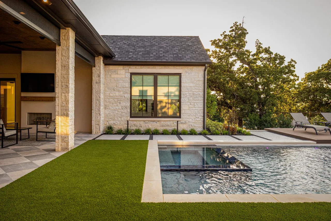 Oakbrook Hills Model — custom pool in Keller, TX by Verde Outdoors (photo 22)