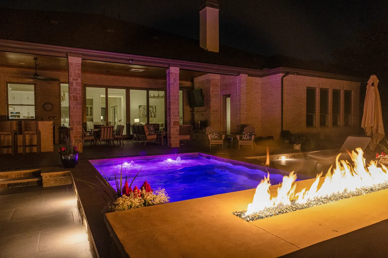 Oakbrook Hills — custom pool in Keller, TX by Verde Outdoors (photo 21)