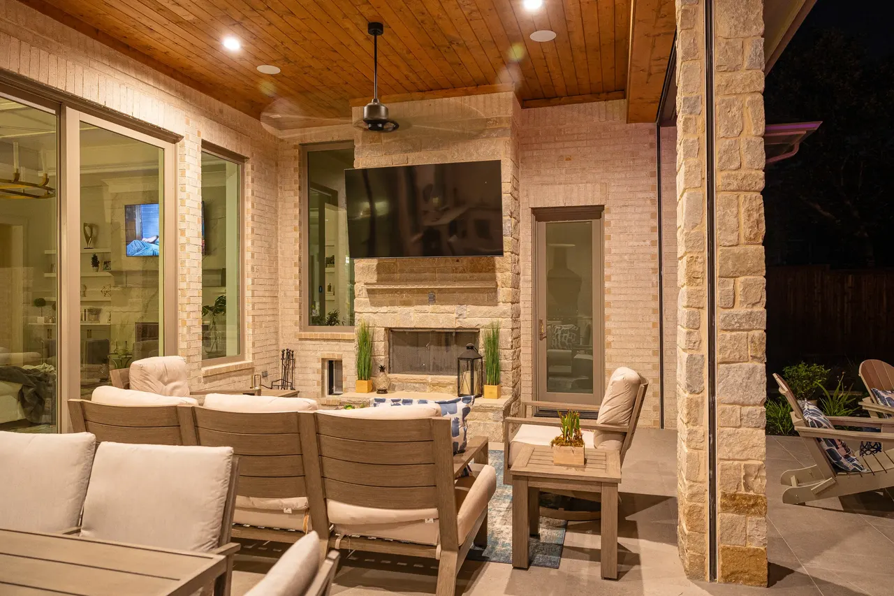 Oakbrook Hills — custom pool in Keller, TX by Verde Outdoors (photo 23)
