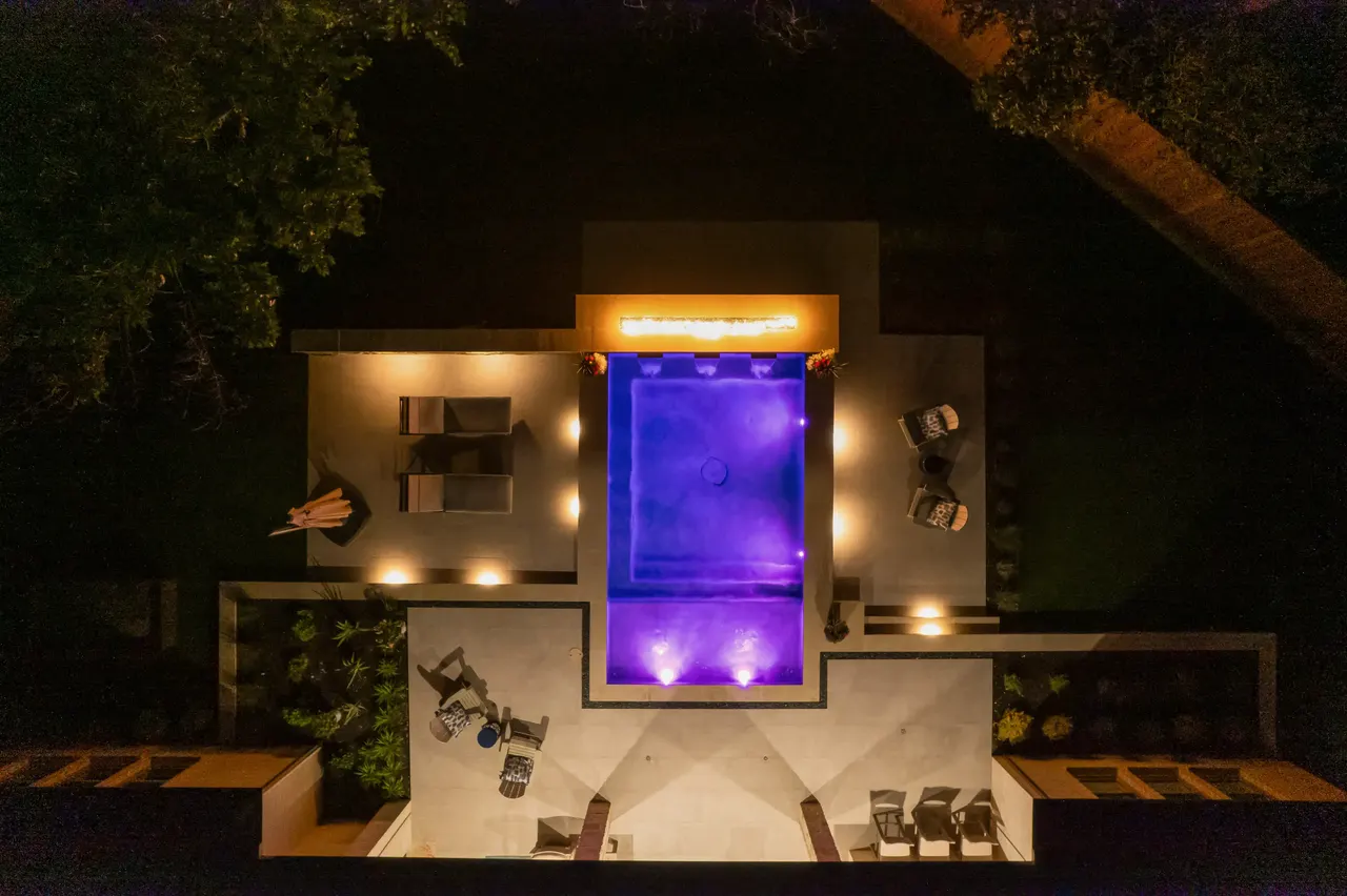 Oakbrook Hills — custom pool in Keller, TX by Verde Outdoors — aerial view (photo 24)