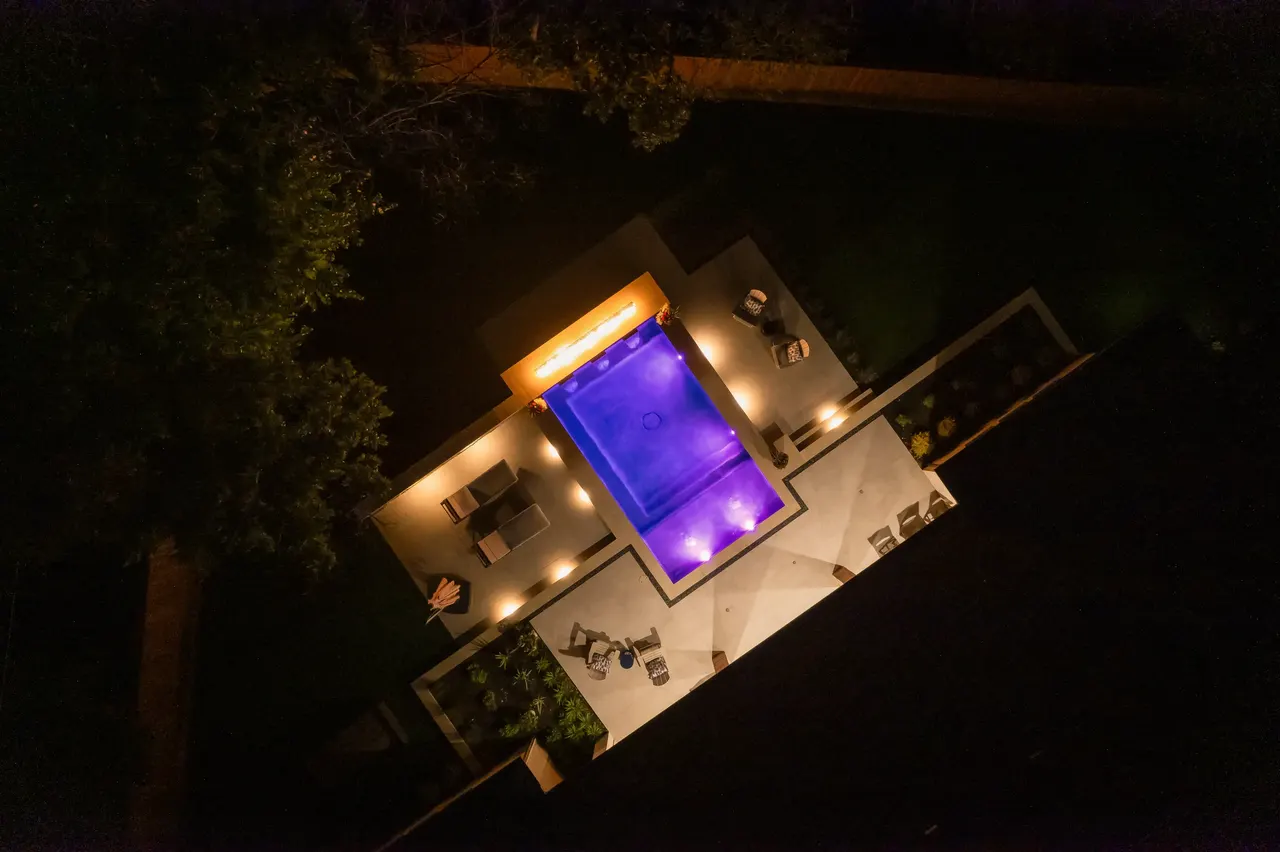 Oakbrook Hills — custom pool in Keller, TX by Verde Outdoors — aerial view (photo 25)