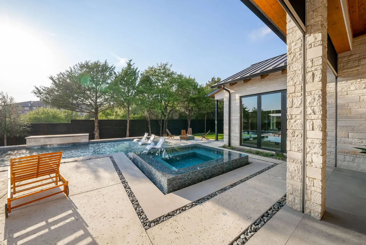 Park Grove — custom pool in Southlake, TX by Verde Outdoors (photo 2)