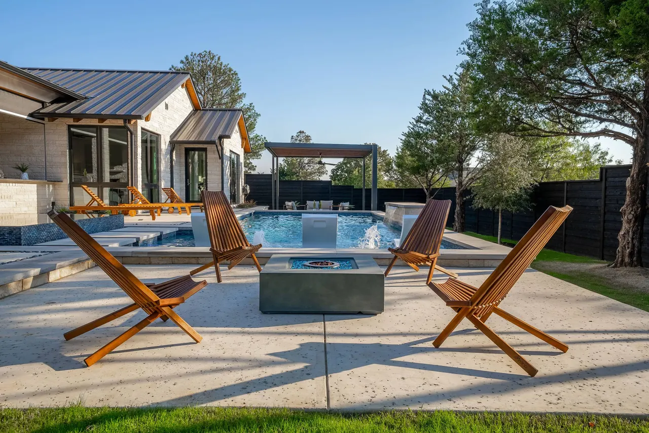 Park Grove — custom pool in Southlake, TX by Verde Outdoors (photo 4)