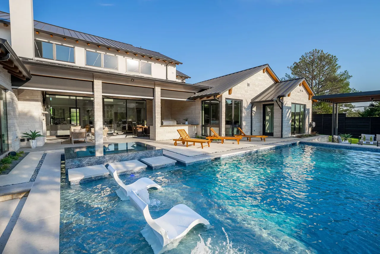 Park Grove — custom pool in Southlake, TX by Verde Outdoors (photo 6)