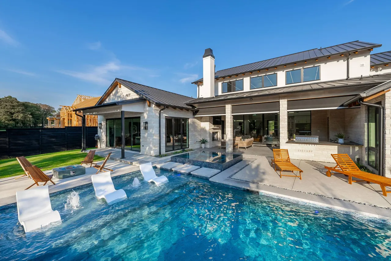 Park Grove — custom pool in Southlake, TX by Verde Outdoors (photo 7)