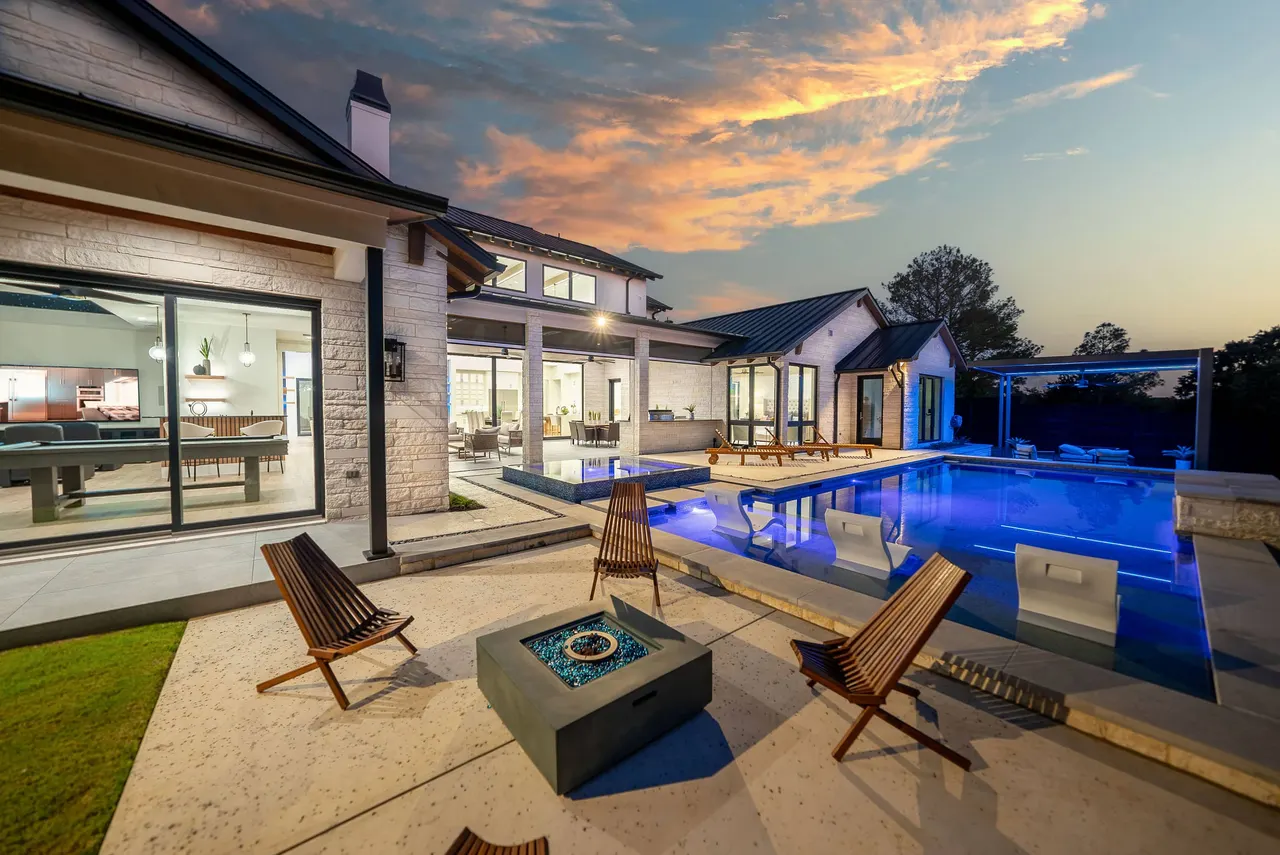 Park Grove — custom pool in Southlake, TX by Verde Outdoors (photo 9)