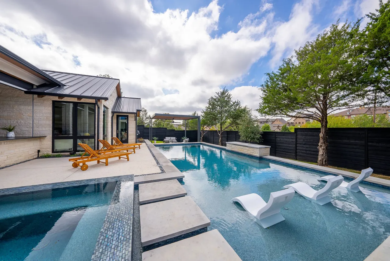 Park Grove — custom pool in Southlake, TX by Verde Outdoors (photo 12)