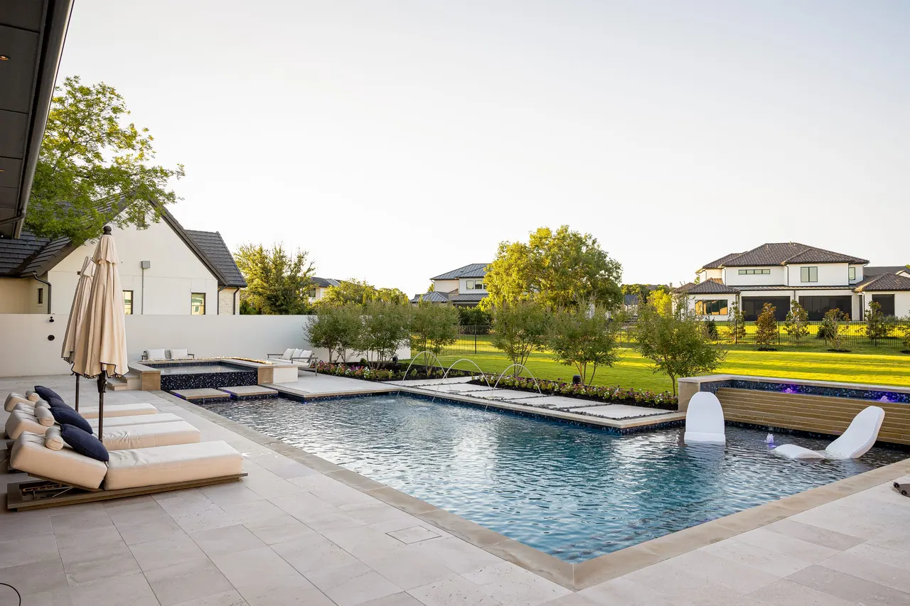 Park Vista — custom pool in Southlake, TX by Verde Outdoors (photo 6)