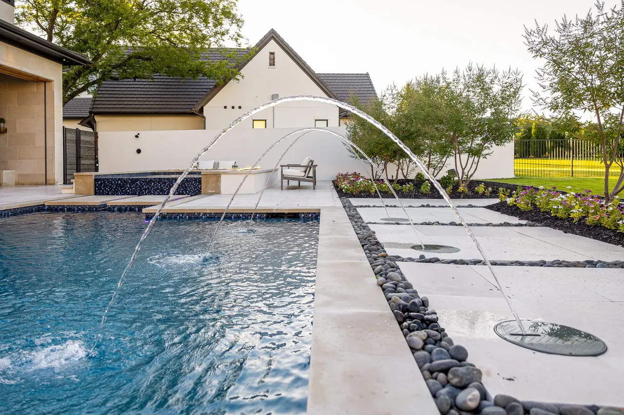 Park Vista — custom pool in Southlake, TX by Verde Outdoors (photo 7)