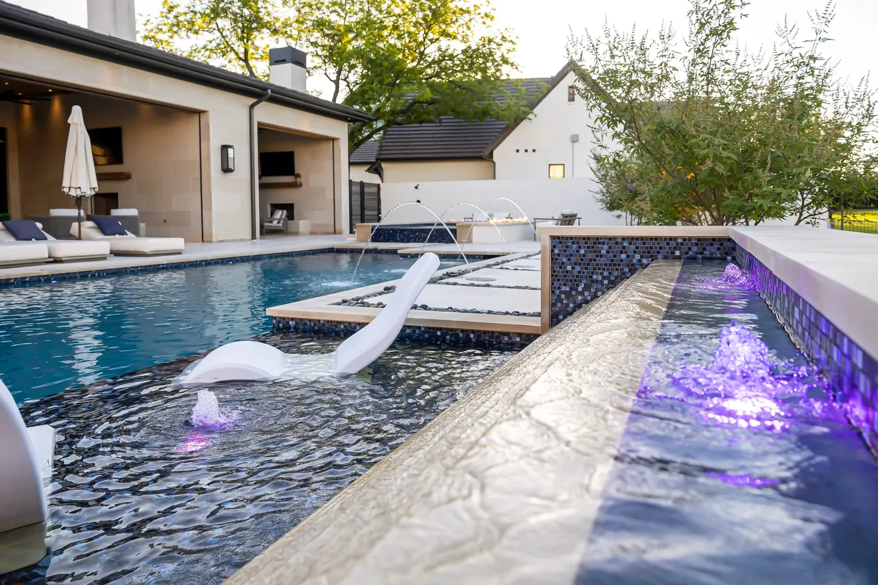 Park Vista — custom pool in Southlake, TX by Verde Outdoors (photo 10)