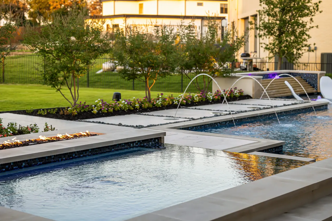 Park Vista — custom pool in Southlake, TX by Verde Outdoors (photo 12)
