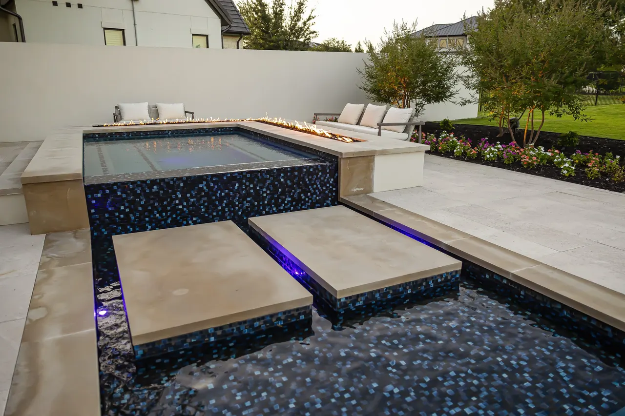 Park Vista — custom pool in Southlake, TX by Verde Outdoors (photo 13)