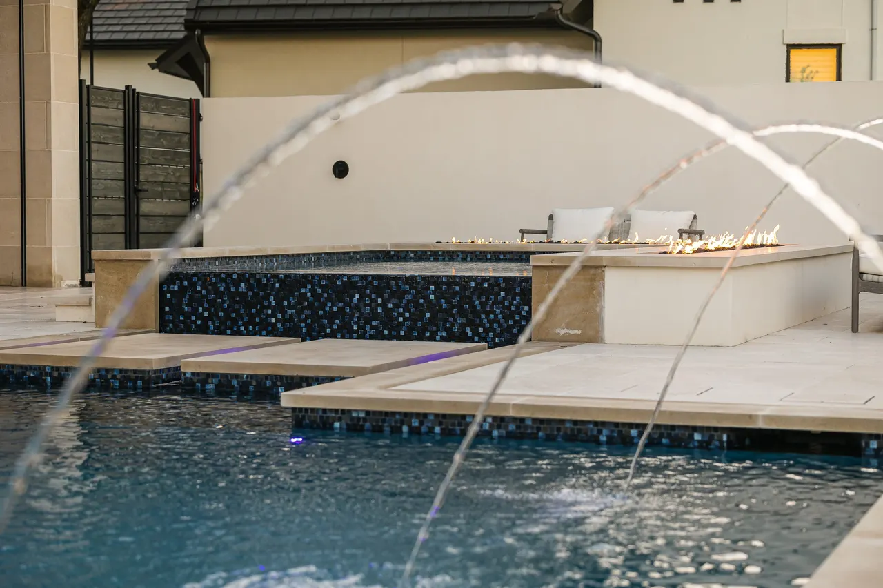 Park Vista — custom pool in Southlake, TX by Verde Outdoors (photo 15)